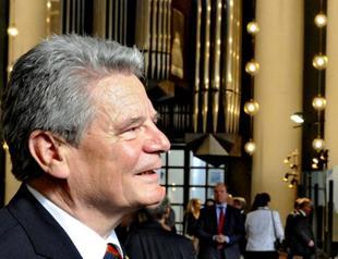 Poll shows Germans favor Gauck as next president