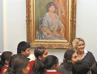 Nearly 8,200 people see Renoir painting in İzmir