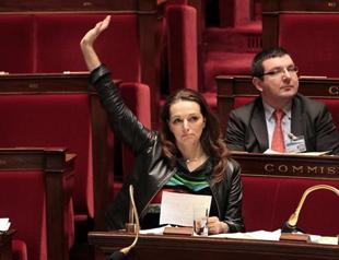 74 pct say France wont drop bill under pressure