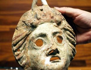 Two masks to shed light on cultural past