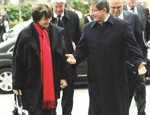 Swiss stance different from France over Armenian bid