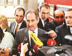 Pressure builds on Gül to veto pension increase