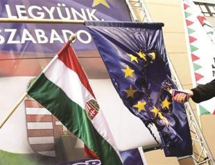 Hungarian far right deputy burns EU flag