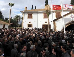 Thousands mourn veteran Turkish Cypriot leader