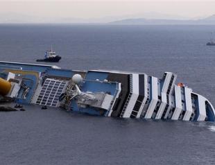 Cruise captain sailed near island for head waiter: report