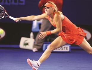 Strike talk recedes as stars win in Melbourne