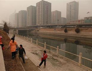 China hails toddler rescuer as national role model