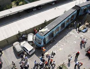 Argentine train slams into station, 100s injured