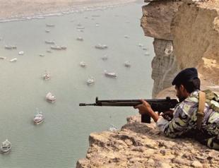 Iran tests missile as US tightens