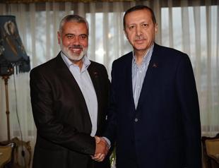 Gazas Hamas premier visits flotilla ship in Turkey