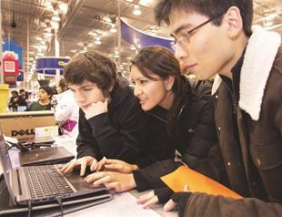 Samsung, Hyundai brace for uncertainty