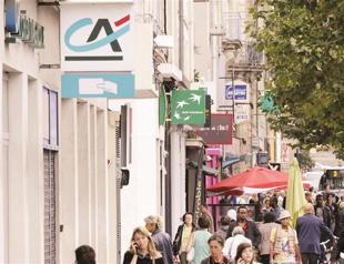 French banks start cutting US employees