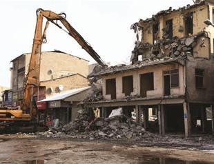 Van shaken by 4.9 quake