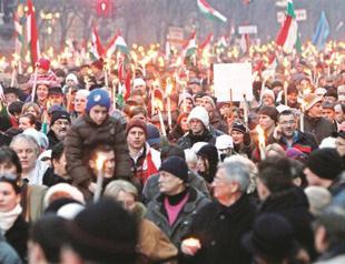 Hungary slams, Croatia mulls EU