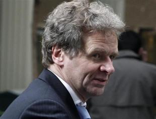 Minister complains of health expeditures