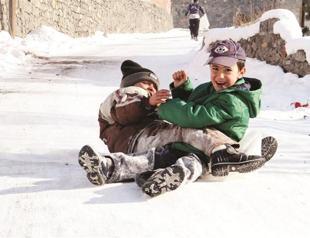 Heavy snowfall, cold take over the country