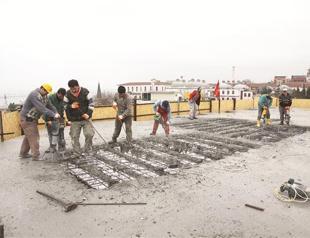 Demolition starts in hotel built on palace