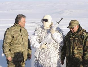 President Gül attends military exercises in Kars