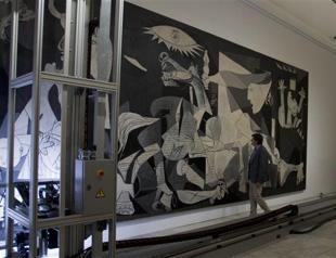 Picassos Guernica undergoes medical check