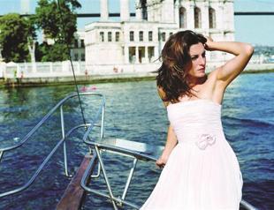 Monica Molina at İş Sanat stage