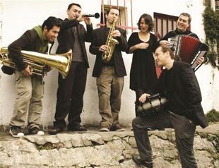 Kolektif İstanbul to give a club concert tonight.