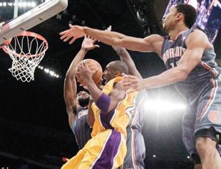 Kobe Bryant earns rest after LA Lakers destroy Bobcats