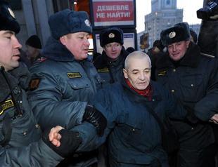 Russians should skip protest due to cold: chief doctor