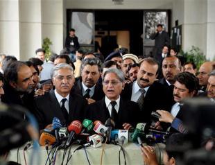 Supreme Court to charge Pakistani PM with contempt