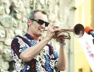 İmer Demirer on Borusan stage