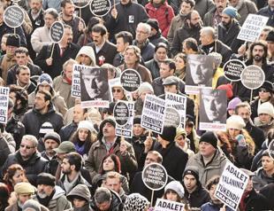 Officer promoted despite claims in Dink murder