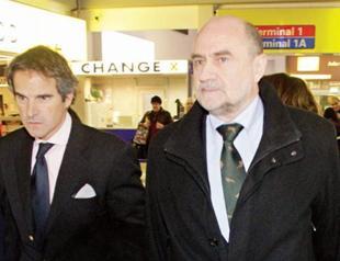 Oil prices peak as nuke team in Iran