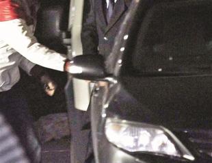 Court lifts order to detain intel staff