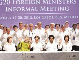 G-20 turns to politics despite financial woes