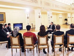 Turkish President Gül receives questions via Internet