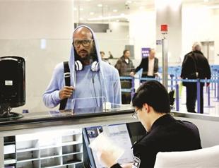 Anelka arrives in Shanghai