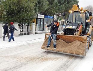 Keeping roads open in snow costs 20 mln liras