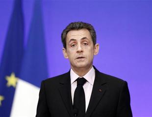Sarkozy announces bid for second term