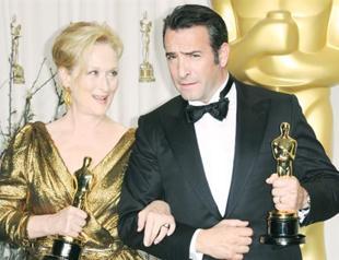 15 Oscar statuettes sell for record $3 million in auction