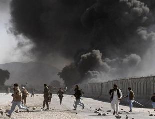 Suicide bomber attacks NATO convoy, 7 wounded: official