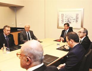 Dissidents divided over army office