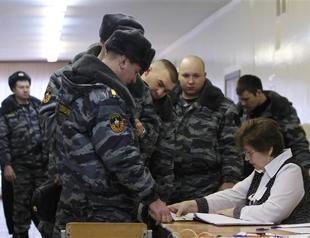 Putin seeks Kremlin return to defy protests