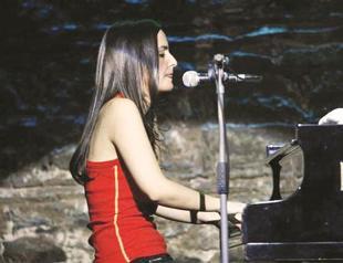 Selen Gülün Trio performs at Alt.