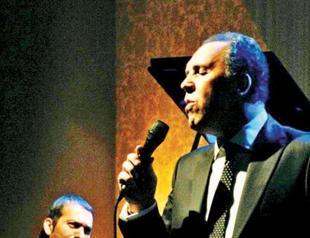 Fatih Erkoç performs in Antalya