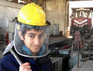 Teens infiltrate James Bond set, film fight scene