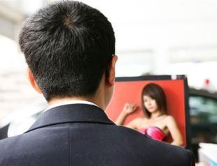 Amateur porn on newly-bought Tablet PC shocks father