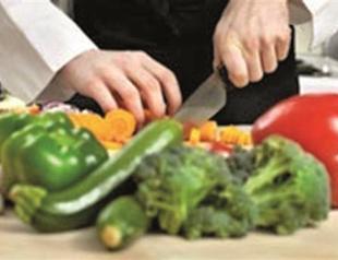 Workshop on vegetable slicing techniques