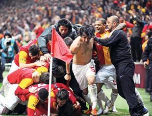 Galatasaray wins to extend league lead