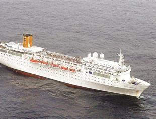 Costa Allegra adrifts in the Indian Ocean