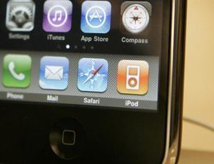 Google paid $1 bln to Apple, analyst claims