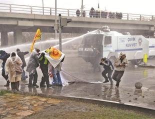 Police clamp down on rally in Turkey